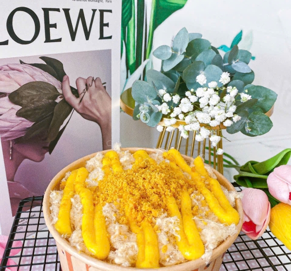 Bánh Bông Lan Sốt Hoàng Kim Chà Bông Heo