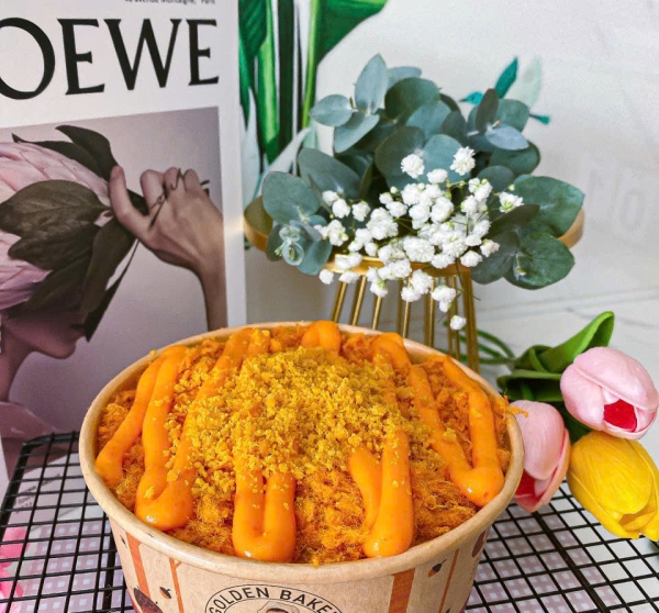 Bánh Bông Lan Sốt Kim Sa Chà Bông Gà Cay