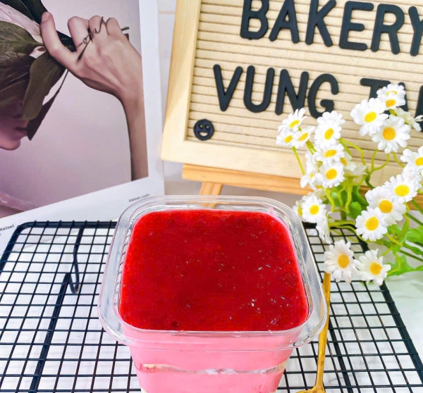 Bánh Mousse Dâu Tây